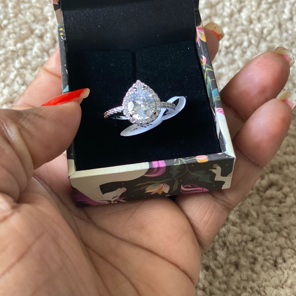Engagement ring - Picture 4 of 6